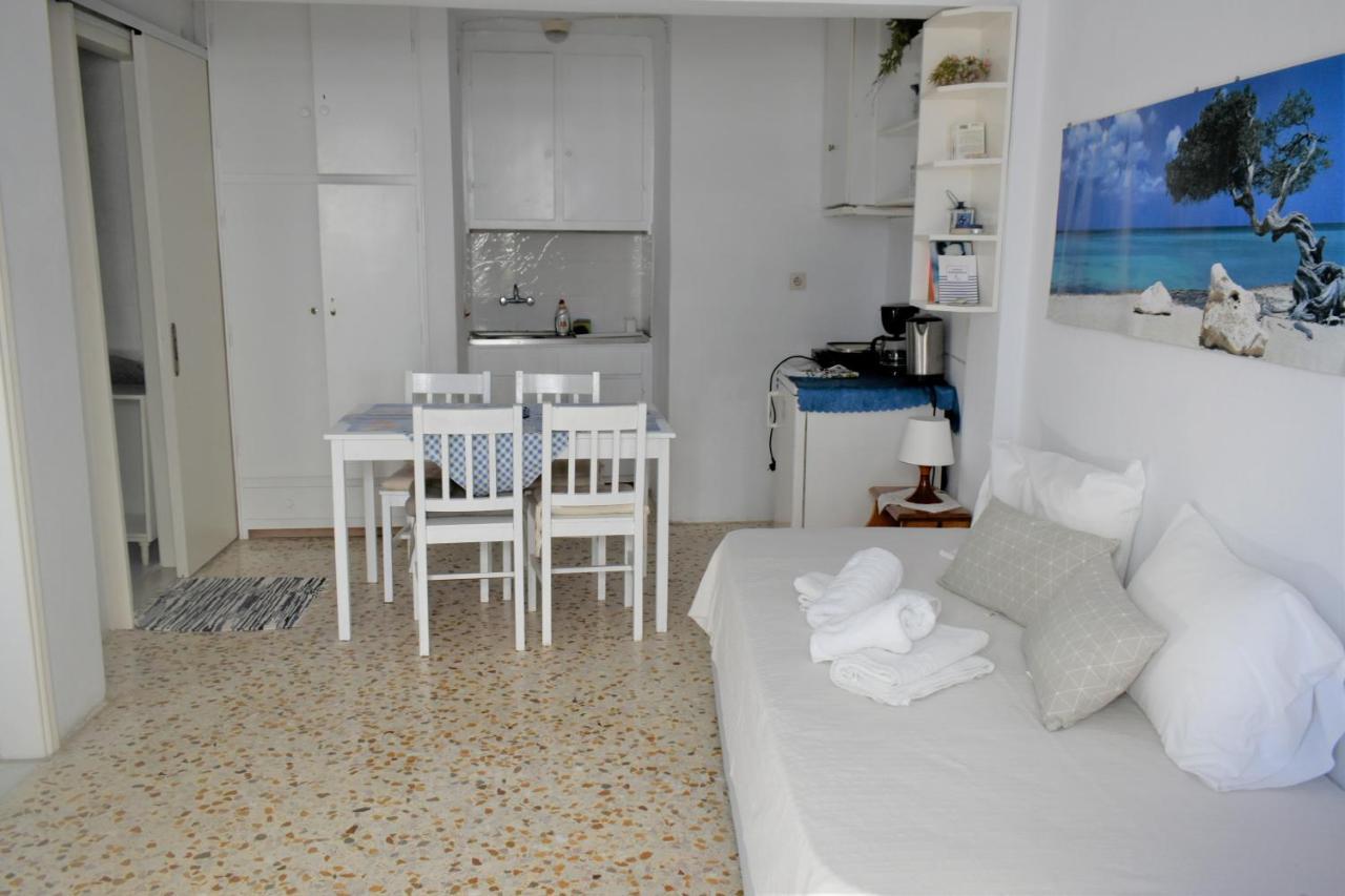 Angeliki Pension Katapola Exterior foto
